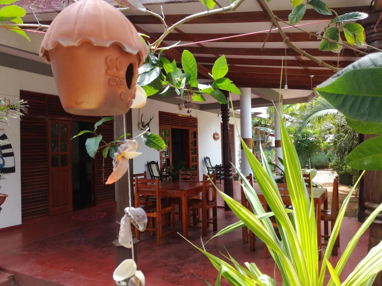 Julie Guest House Tangalle Exterior photo