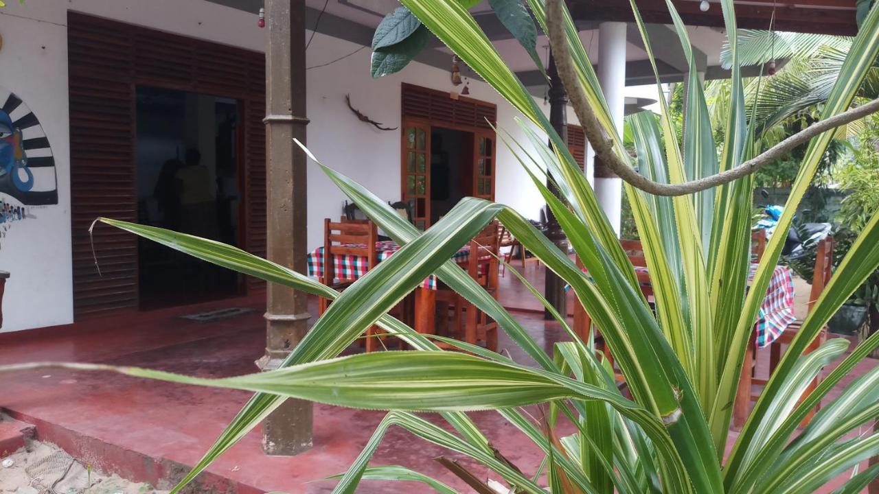 Julie Guest House Tangalle Exterior photo